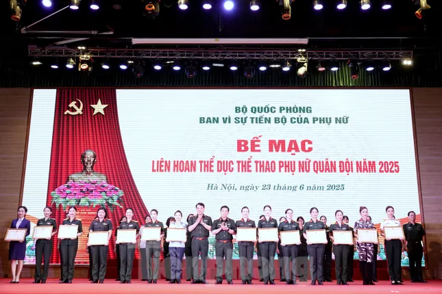 Bộ Quốc phòng vinh danh bóng hồng áo lính tài năng ảnh 7