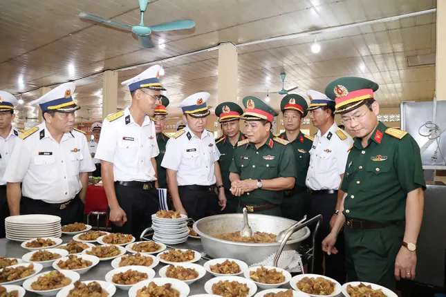 Đảm bảo sức khỏe bộ đội và vũ khí trang bị cho nhiệm vụ A80 ảnh 3