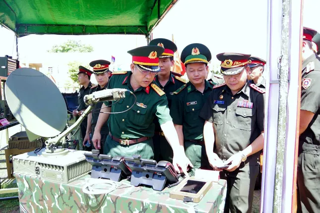 Sĩ quan trẻ Quân đội Lào giao lưu tại nhiều đơn vị Quân đội Việt Nam ảnh 11