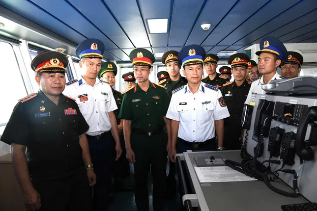Sĩ quan trẻ Quân đội Lào giao lưu tại nhiều đơn vị Quân đội Việt Nam ảnh 1