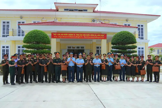 Sĩ quan trẻ Quân đội Lào giao lưu tại nhiều đơn vị Quân đội Việt Nam ảnh 6