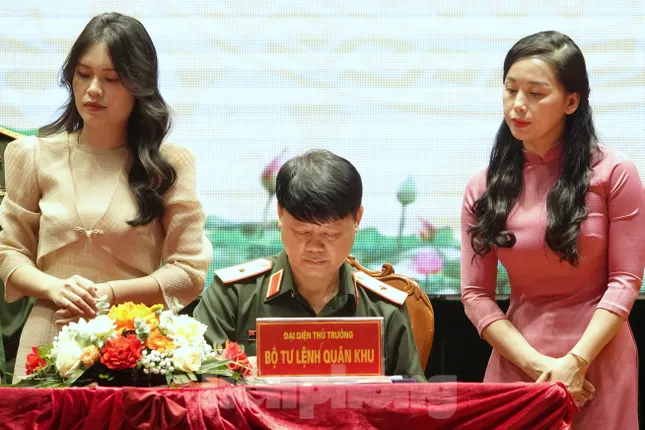 Bàn giao 30 Ban Chỉ huy Bộ đội Biên phòng về Bộ Chỉ huy quân sự cấp tỉnh ảnh 11