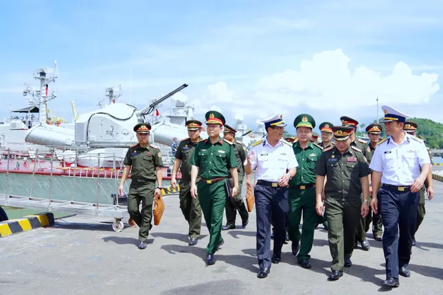 Sĩ quan trẻ Quân đội Lào giao lưu tại nhiều đơn vị Quân đội Việt Nam ảnh 7