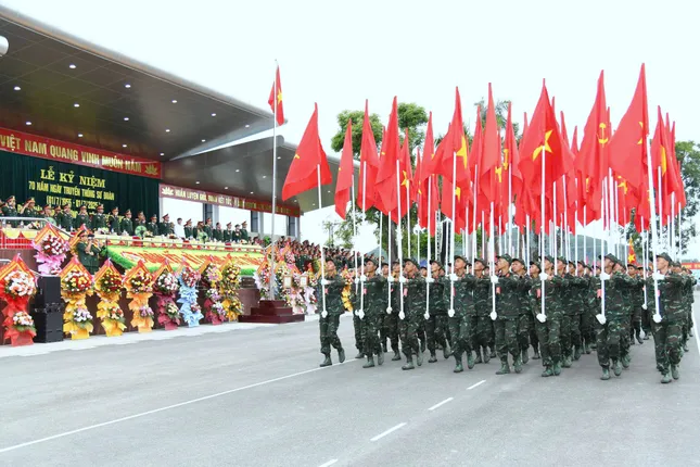 Sư đoàn Bộ binh chủ lực 324 đón nhận Huân chương Bảo vệ Tổ quốc và Huân chương Anh dũng ảnh 6
