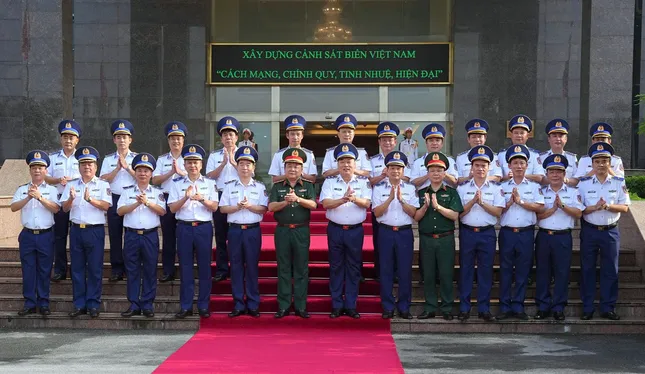 Chủ tịch nước tặng Huân chương cho Cảnh sát biển Việt Nam và Thiếu tướng Vũ Trung Kiên ảnh 4