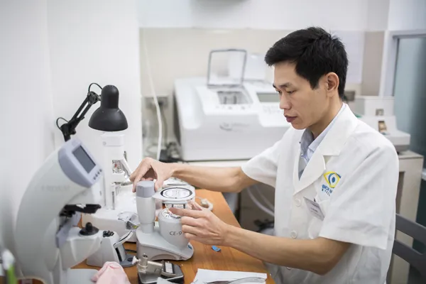 Khám mắt theo quy chuẩn Quốc tế ảnh 3