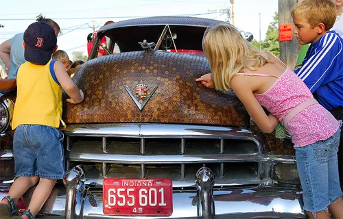 Xế cổ Cadillac gắn toàn tiền xu ảnh 3