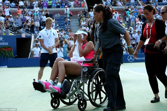 Dính chấn thương, Shuai Peng 'khóc như mưa' tại US Open ảnh 2