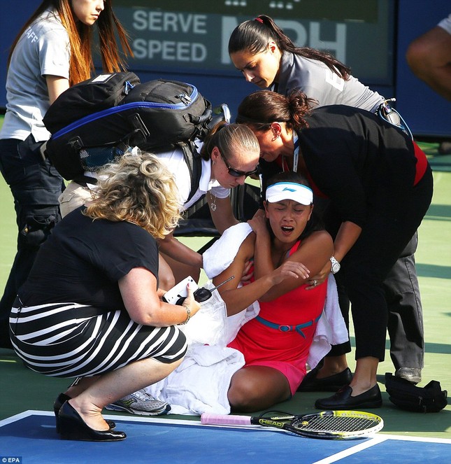 Dính chấn thương, Shuai Peng 'khóc như mưa' tại US Open ảnh 1