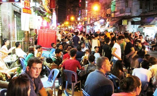 Thâm nhập dịch vụ chân dài Tây bán dâm ở Sài Gòn ảnh 3