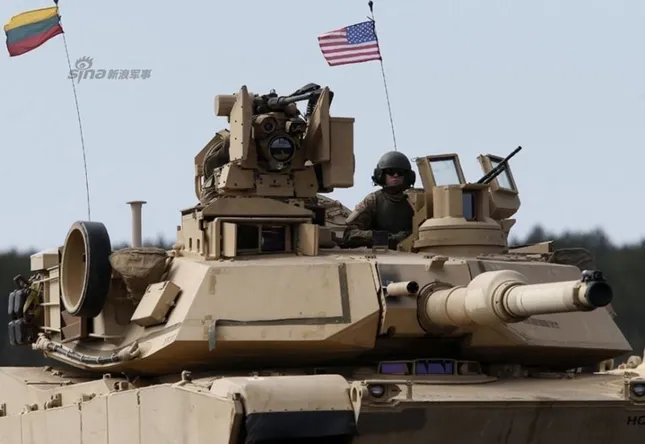 'Cỗ máy chiến tranh' M1A2 Abrams khai hỏa sát nách Nga ảnh 1
