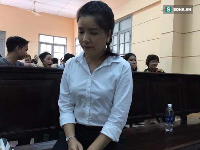 Vụ kiện Nhà hát kịch TPHCM: Ngọc Trinh trầm cảm, phải nhập viện cấp cứu ảnh 1