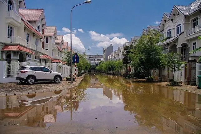 Sau ngập, 'làng' biệt thự triệu đô lộ nhiều bất cập ảnh 4