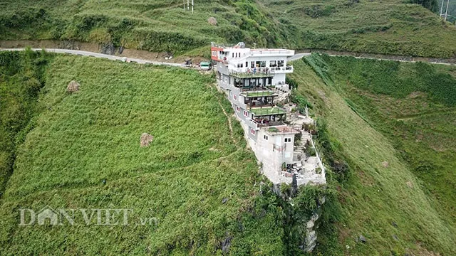 Hà Giang lập đoàn kiểm tra công trình 7 tầng đồ sộ 'mọc' trên đèo Mã Pí Lèng ảnh 1