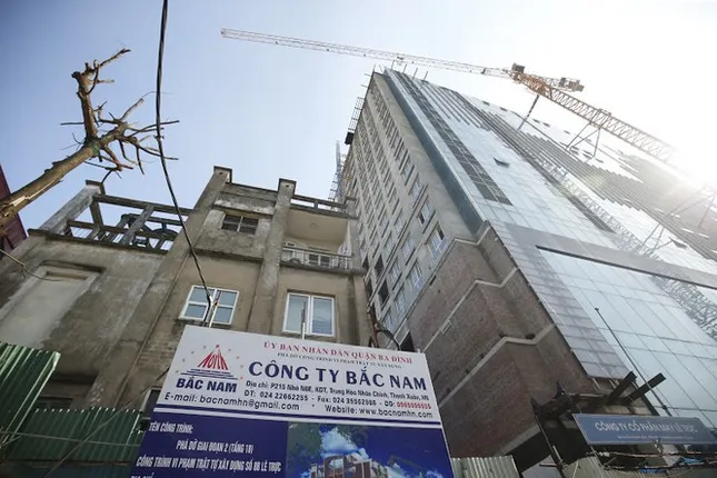 Cách chức, điều chuyển nhiều cán bộ liên quan cao ốc sai phép 8B Lê Trực ảnh 2