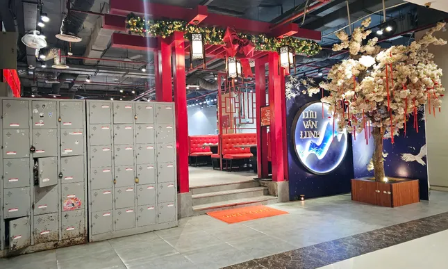 Phớt lờ 'lệnh' đình chỉ, loạt cửa hàng vẫn hoạt động tại chung cư Discovery Complex ảnh 5