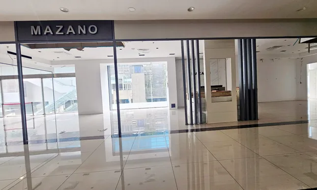 Phớt lờ 'lệnh' đình chỉ, loạt cửa hàng vẫn hoạt động tại chung cư Discovery Complex ảnh 9