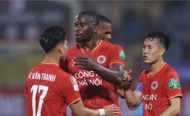 V-League tiêu tốn hàng chục tỷ đồng cho ngoại binh, CLB nào dẫn đầu? ảnh 1