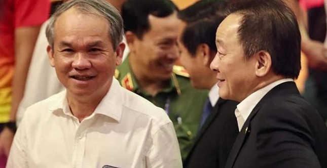 Bầu Hiển, bầu Đức và vòng quay kỳ lạ của V-League ảnh 1