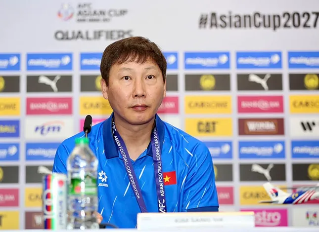 HLV Kim Sang-sik: Malaysia có tới 18 cầu thủ Việt Nam chưa từng biết đến ảnh 1