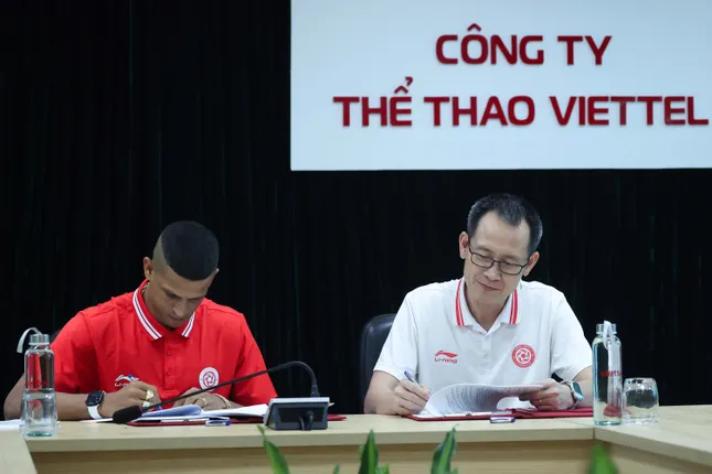 Thể Công Viettel chiêu mộ vua phá lưới V-League ảnh 2