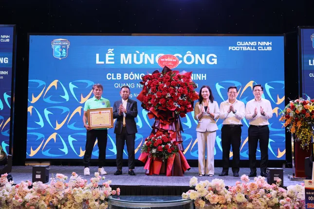 Lên hạng Nhất, Quảng Ninh nhận thưởng tiền tỷ ảnh 1