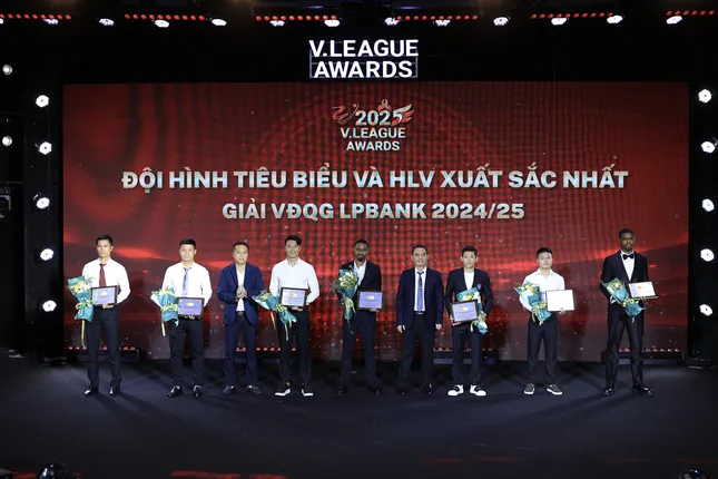 Công Phượng, Hoàng Đức toả sáng ở Gala V-League Awards 2024/25 ảnh 2