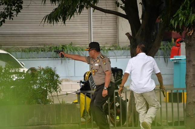 Tiêu diệt và bắt giữ 9 nghi phạm đánh bom rúng động Jakarta ảnh 2