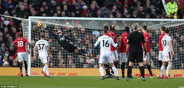 Lingard lập cú đúp, M.U thoát thua trước Burnley ảnh 3
