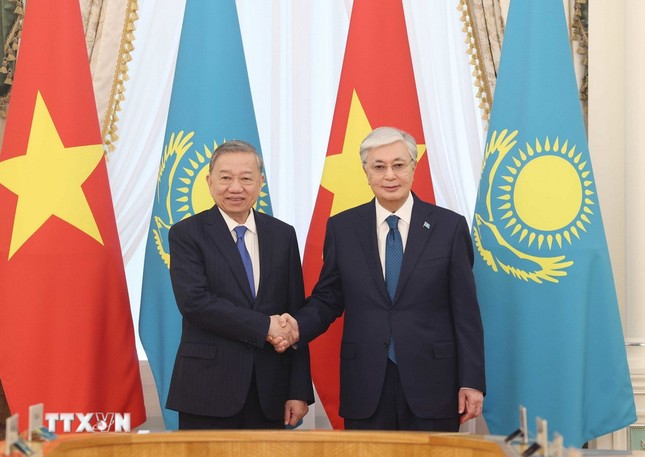 Tổng Bí thư Tô Lâm hội đàm với Tổng thống Kazakhstan ảnh 1
