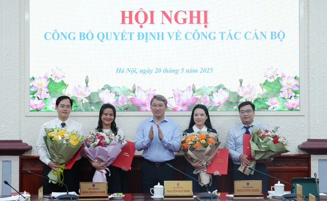 Điều động, bổ nhiệm nhân sự ở 4 Bộ ảnh 1