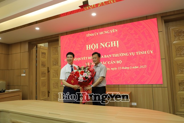 Điều động, bổ nhiệm, phân công cán bộ chủ chốt ở 3 tỉnh ảnh 2