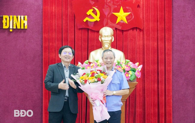Công bố quyết định của Ban Bí thư về công tác cán bộ tại 3 tỉnh ảnh 1