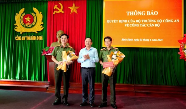 Giám đốc Công an các tỉnh Kon Tum, Gia Lai, Vĩnh Long, Bình Định nghỉ hưu ảnh 3