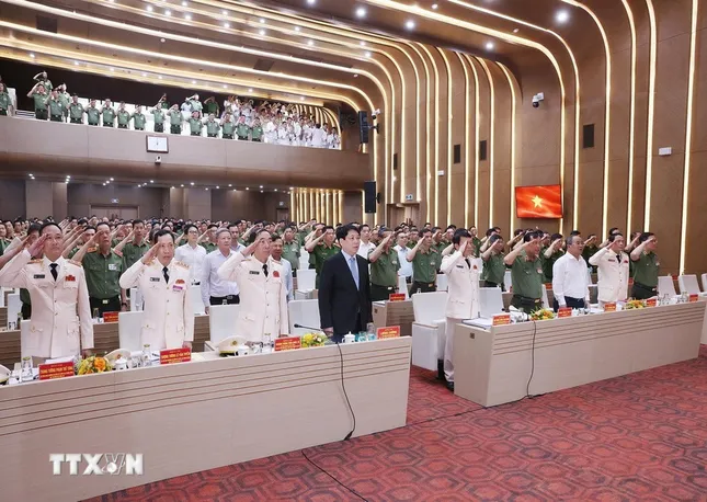 Chủ tịch nước Lương Cường dự Hội nghị sơ kết 6 tháng đầu năm 2025 của Bộ Công an ảnh 4