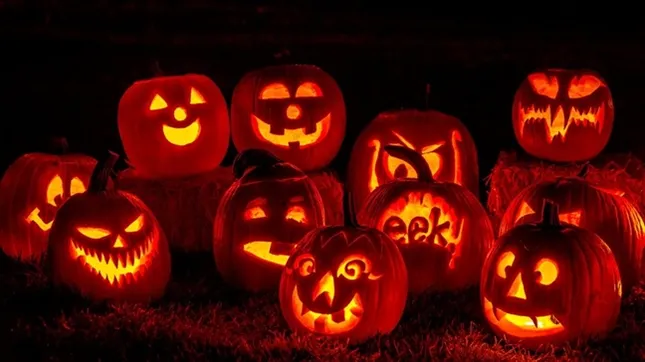 Trước bí đỏ, người Anh dùng loại củ quả gì để làm đèn lồng mặt quỷ?