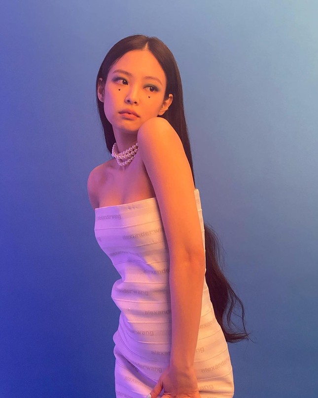YG lên tiếng vụ Jennie (Black Pink) bị chỉ trích vì tình dục hóa y tá ảnh 2