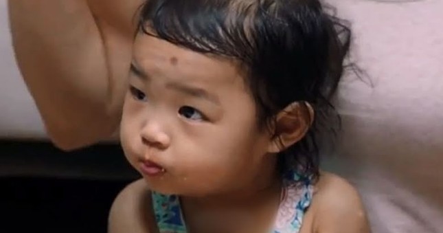 Sao Hàn đau lòng đồng loạt xin lỗi bé gái 16 tháng tuổi bị bạo hành đến chết ảnh 1