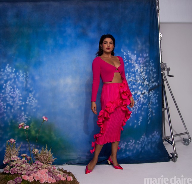 Hoa hậu Priyanka Chopra kể về 6 tháng không rời chồng trẻ do COVID-19 ảnh 4