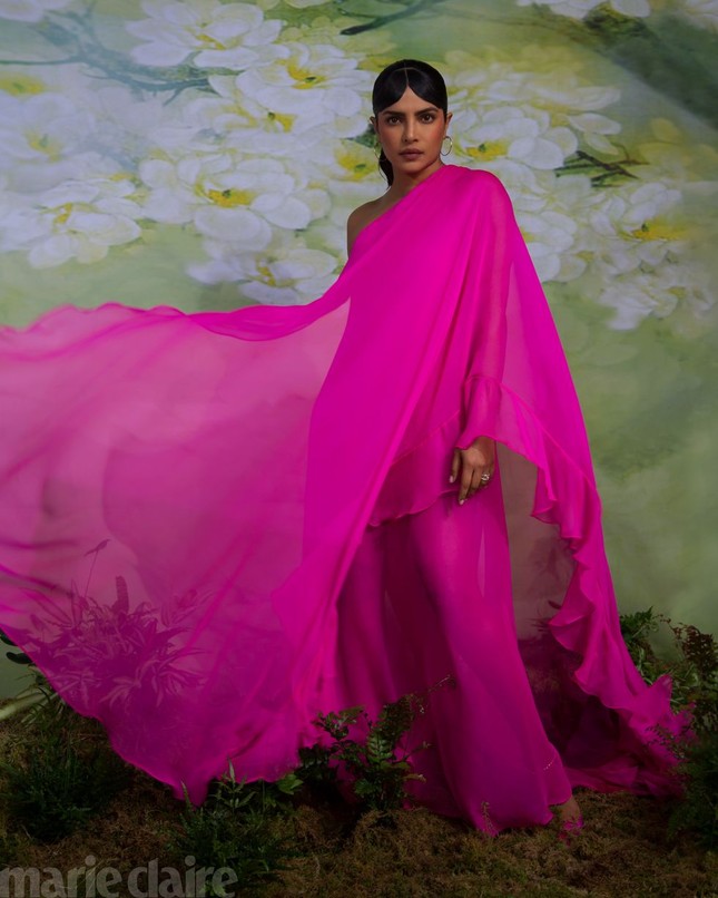 Hoa hậu Priyanka Chopra kể về 6 tháng không rời chồng trẻ do COVID-19 ảnh 5