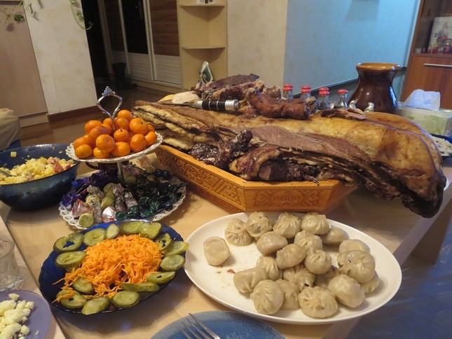 Món bánh bao trong ngày Tết của người Mông Cổ có nhân là gì?