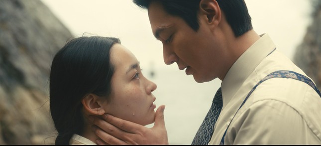 Lee Min Ho gây sốc với gương mặt sưng phù, già chát ảnh 9