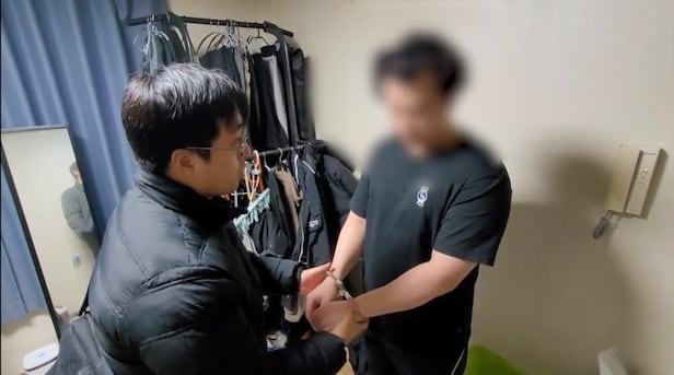 Vụ bắt giữ tội phạm tình dục quy mô lớn gây chấn động showbiz ảnh 2