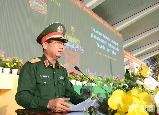 Bản tin 8H: Thủ tướng Chính phủ bổ nhiệm lại Phó Tư lệnh Quân khu 5 ảnh 1