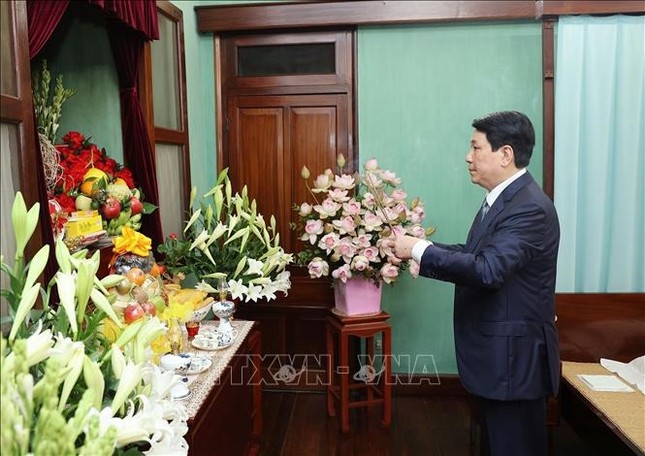 Chủ tịch nước Lương Cường thăm Khu di tích Chủ tịch Hồ Chí Minh ảnh 1