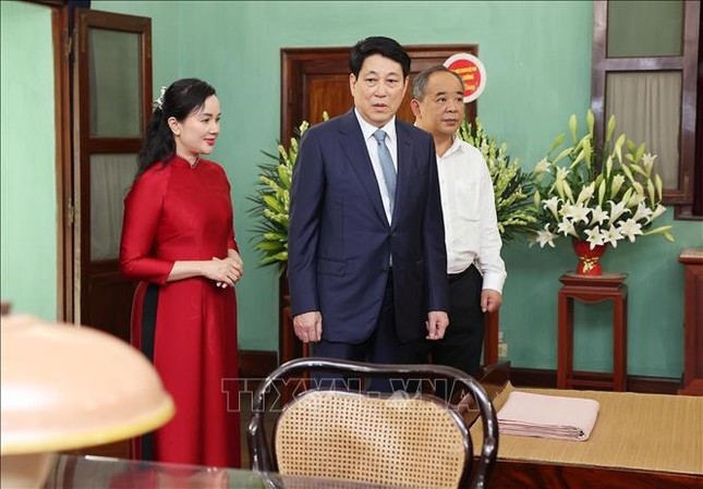 Chủ tịch nước Lương Cường thăm Khu di tích Chủ tịch Hồ Chí Minh ảnh 3
