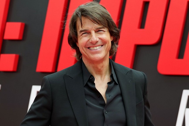 Tom Cruise khen bạn gái &apos;tuyệt vời, phi thường&apos; ảnh 1