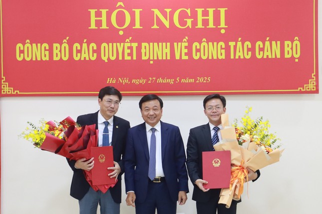Bản tin 8H: Bộ trưởng Bộ Xây dựng bổ nhiệm lãnh đạo Cục Đường sắt Việt Nam ảnh 1
