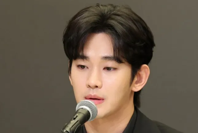 Kim Soo Hyun lật ngược tình thế ảnh 1
