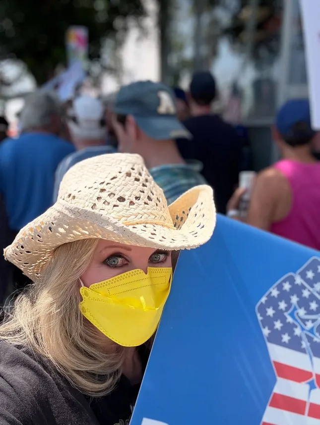 Sinh nhật bất ổn của ông Trump ảnh 4